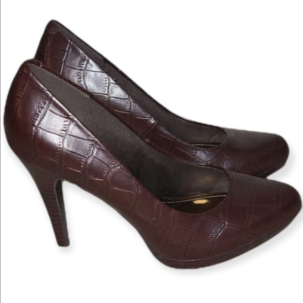 liz & co. Brown Croc-Embossed Heels